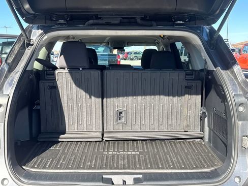 Used 2023 Toyota Highlander L image 13