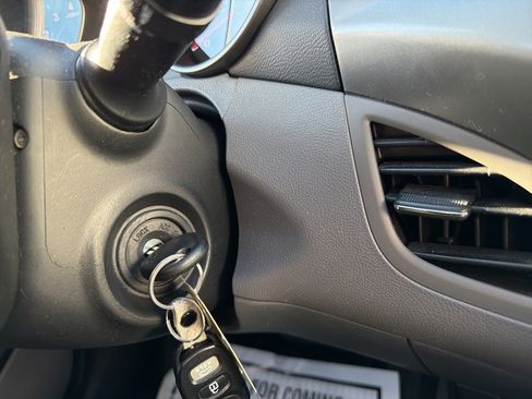 Used 2013 Hyundai Elantra GLS image 28