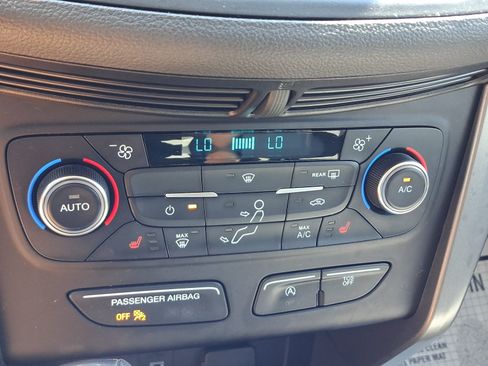 Used 2017 Ford Escape SE w/ Equipment Group 201A AWD/4WD image 17