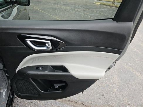 Used 2022 Jeep Compass Limited w/ Elite Group image 17