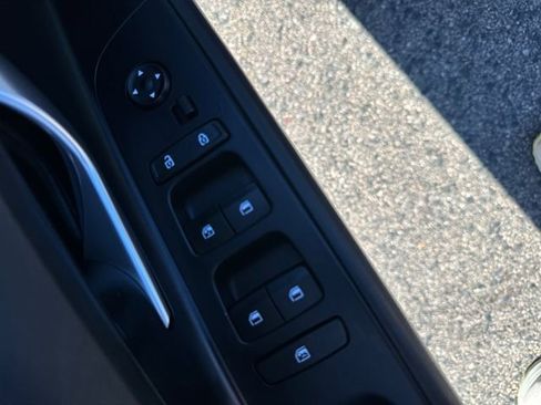 Used 2023 Hyundai Elantra Limited image 25