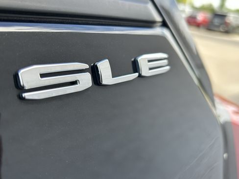 Used 2024 GMC Terrain SLE AWD/4WD image 10