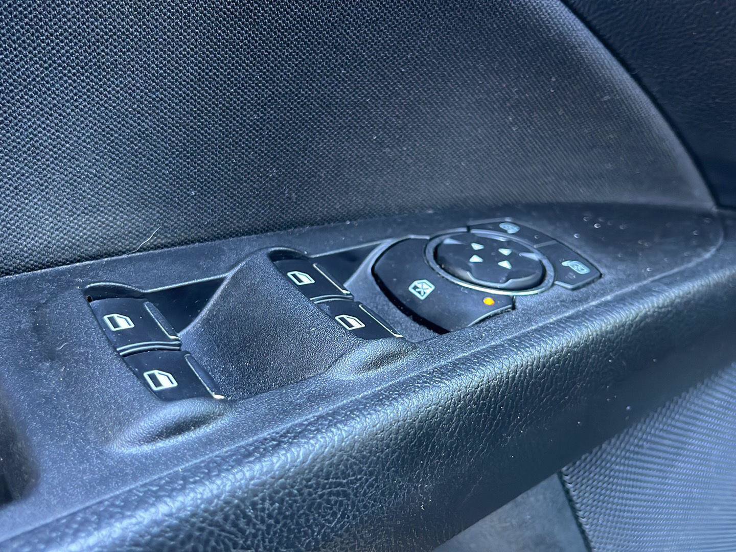 Used 2020 Ford Fusion SE FWD image 5