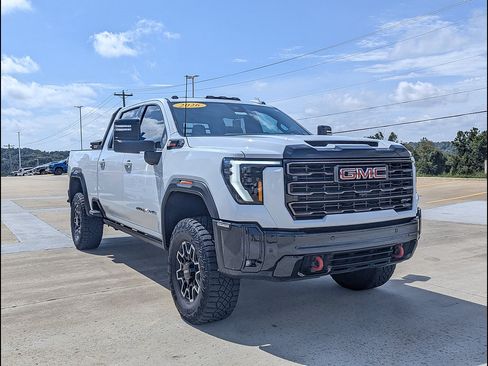 Used 2026 GMC Sierra 2500 AT4X AWD/4WD image 5