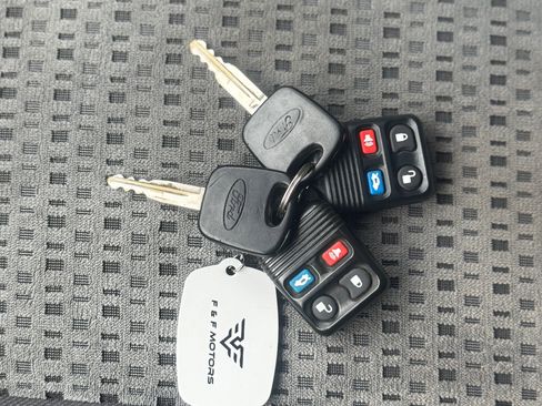 Used 2005 Ford Focus SE FWD image 22