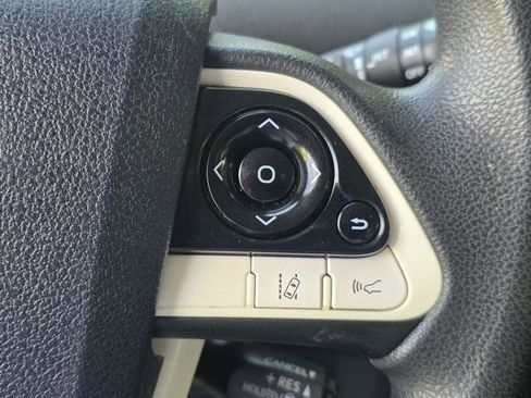 Used 2018 Toyota Prius Two w/ Prius Two Safety Plus Package FWD image 21