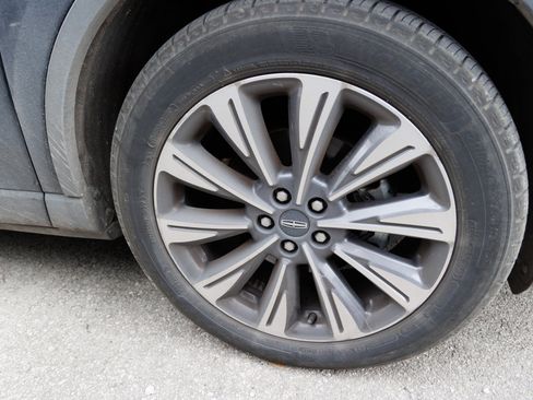 Used 2020 Lincoln Corsair Reserve w/ Equipment Group 201A image 12