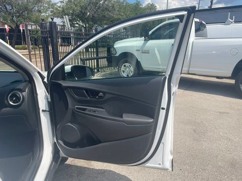 Used 2022 Hyundai Kona SEL FWD image 9