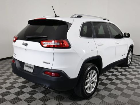 Used 2015 Jeep Cherokee Latitude w/ Cold Weather Group AWD/4WD image 2