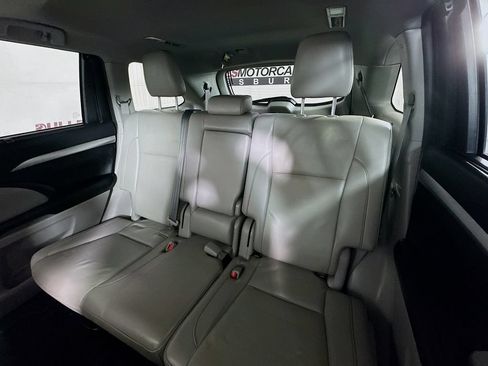 Used 2019 Toyota Highlander XLE AWD/4WD image 25
