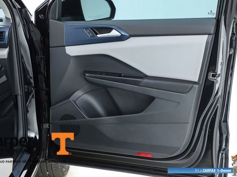 Used 2023 Volkswagen Taos SE w/ Panoramic Sunroof Package FWD image 69