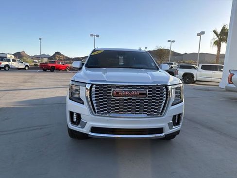 Used 2023 GMC Yukon SLT AWD/4WD image 2