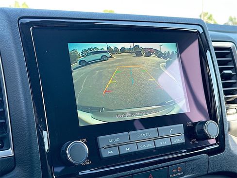 Used 2024 Nissan Frontier SV image 23