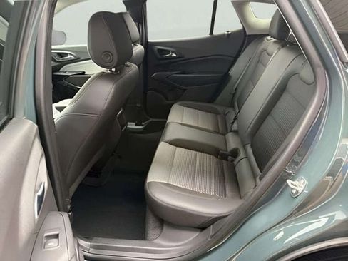 Used 2025 Chevrolet Trax LT FWD image 7