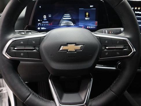 Used 2026 Chevrolet Equinox LT FWD image 32