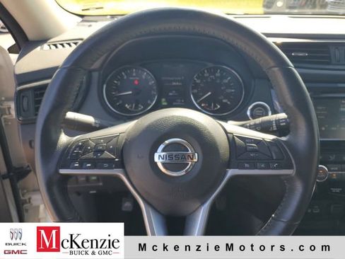 Used 2018 Nissan Rogue SV FWD image 10
