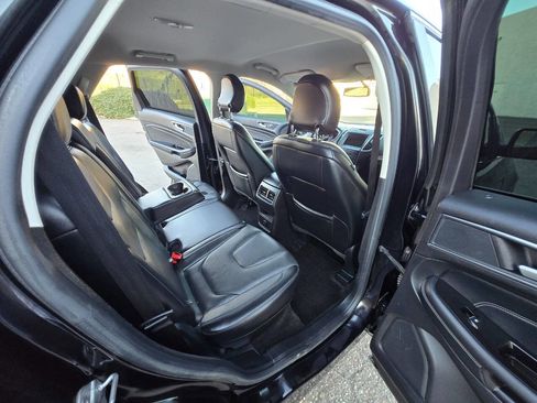 Used 2018 Ford Edge Titanium image 29