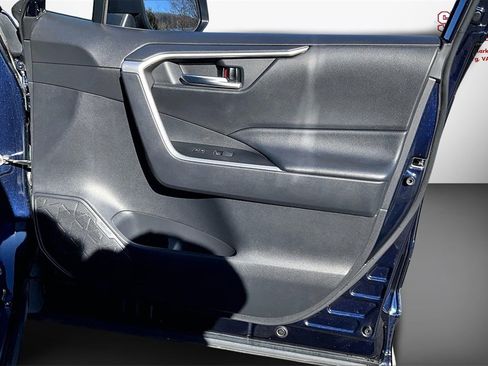 Used 2020 Toyota RAV4 XLE image 25