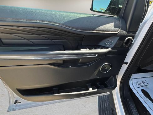 Used 2019 Ford Expedition Max Platinum image 19