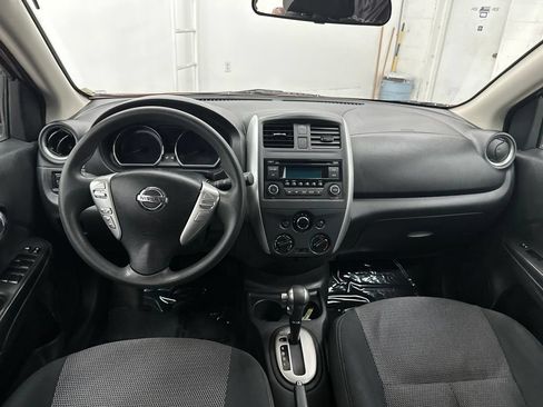 Used 2015 Nissan Versa SV FWD image 18