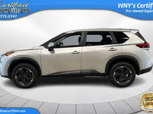 Used 2025 Nissan Rogue SV image 9