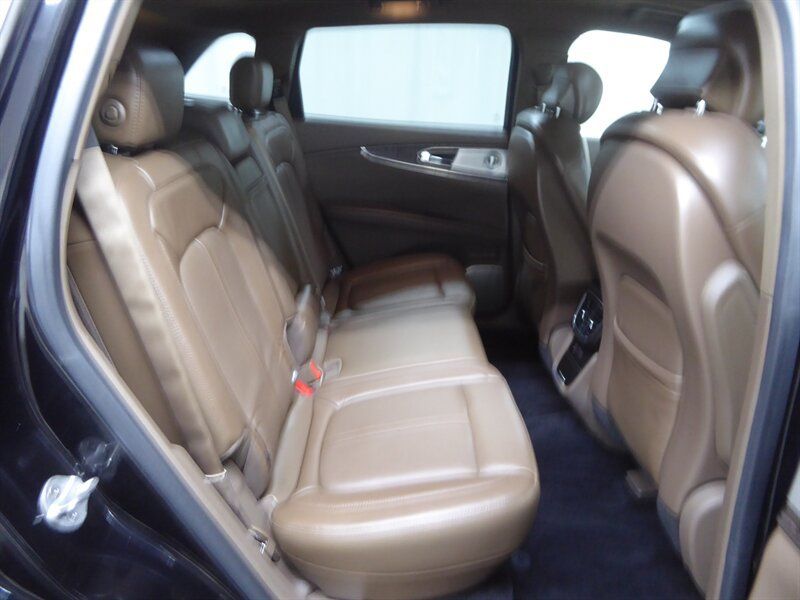 Used 2016 Lincoln MKX Reserve w/ Luxury Package AWD/4WD image 29