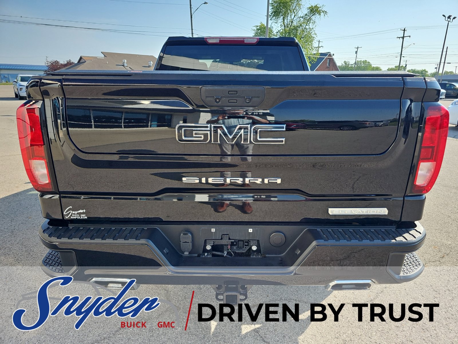 Used 2021 GMC Sierra 1500 Elevation w/ LPO, Elevation Black Package AWD/4WD image 6