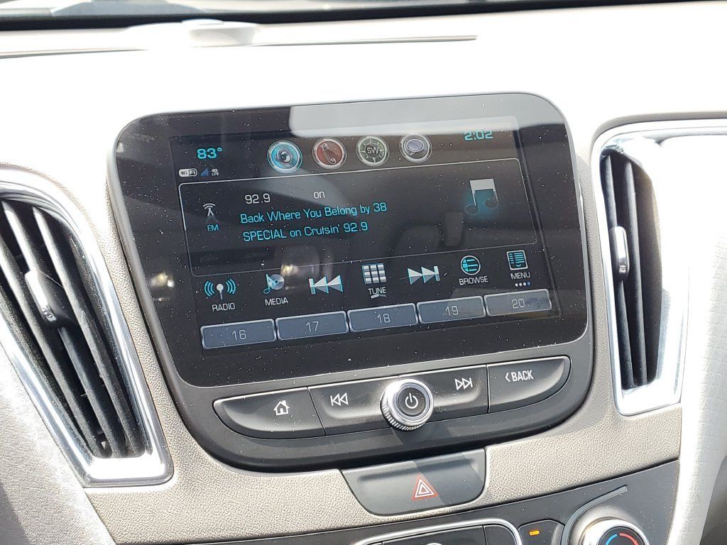 Used 2018 Chevrolet Malibu LT FWD image 14