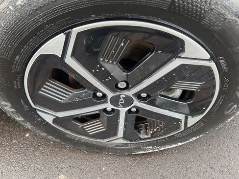 Certified 2024 Kia Niro EX image 39