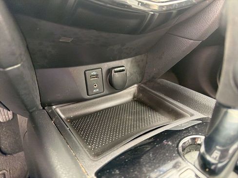 Used 2015 Nissan Rogue SV w/ SV Premium Package image 16