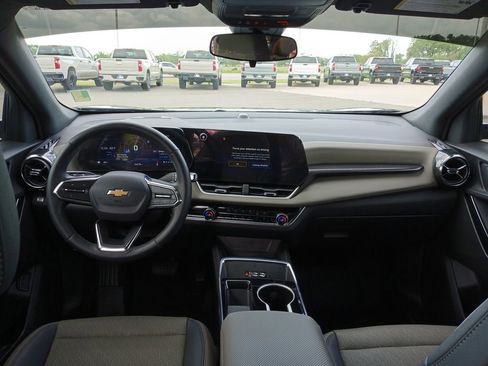 Used 2025 Chevrolet Equinox LT w/ Convenience Package II image 21