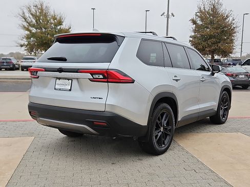 Used 2024 Toyota Grand Highlander Limited image 3