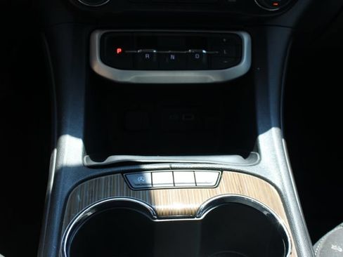 Used 2023 GMC Acadia SLE FWD image 45