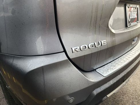 Used 2019 Nissan Rogue SL w/ Premium Package image 9
