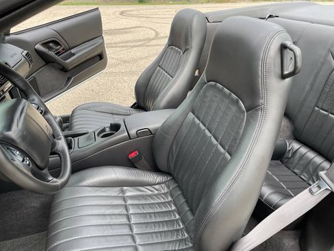 Used 2002 Chevrolet Camaro Z28 w/ SS Performance/Appearance Pkg RWD image 94