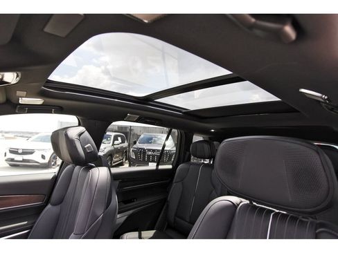 New 2027 Cadillac Vistiq Luxury AWD/4WD image 24