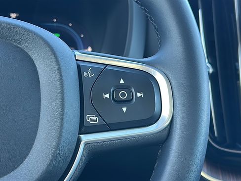 Used 2022 Volvo XC60 T8 Inscription Expression w/ Advanced Package image 27