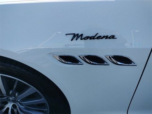 Used 2022 Maserati Quattroporte Modena image 11