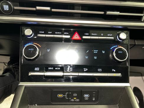 Used 2025 Hyundai Santa Fe SEL image 17