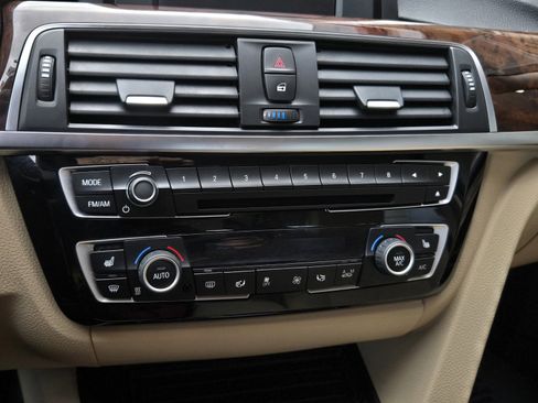 Used 2018 BMW 320i xDrive Sedan image 17