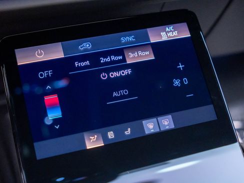 New 2027 Cadillac Vistiq Luxury w/ LPO, Floor Liner Package AWD/4WD image 24
