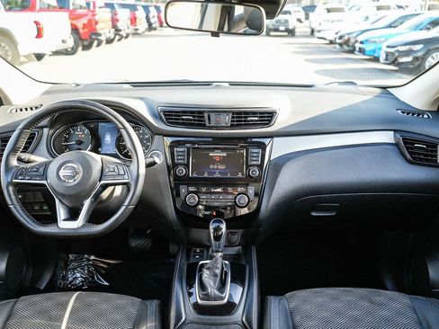 Used 2020 Nissan Rogue Sport SV w/ Technology Package FWD image 12
