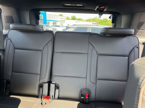 Used 2024 Chevrolet Tahoe High Country image 11