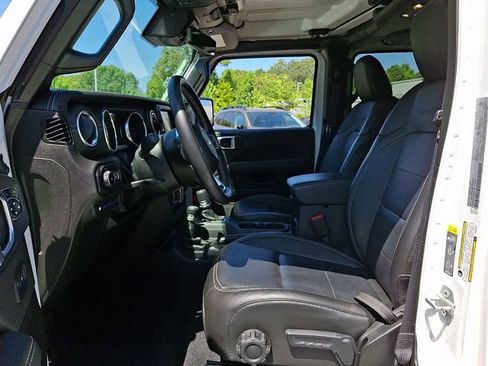 Used 2022 Jeep Wrangler Unlimited Sahara w/ Cold Weather Group AWD/4WD image 13