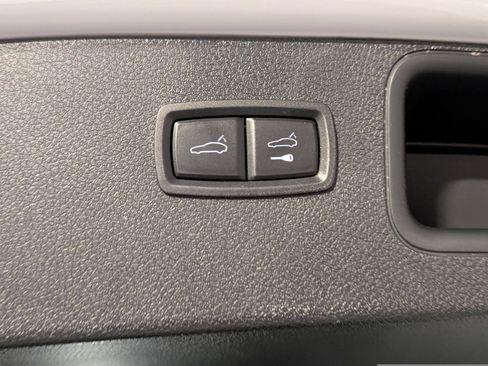 Certified 2025 Porsche Macan image 23