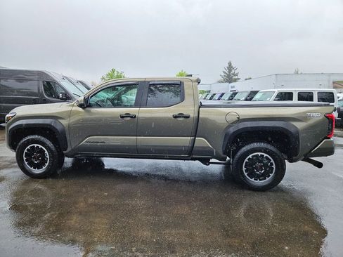 Used 2025 Toyota Tacoma TRD Off-Road w/ TRD Off Road Premium Package AWD/4WD image 4