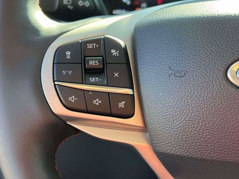 Used 2026 Ford Explorer Active AWD/4WD image 26