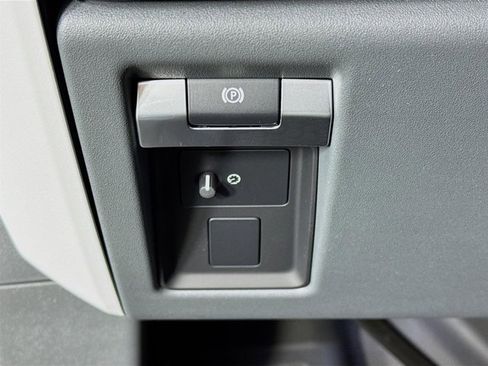 New 2026 Land Rover Defender 110 X-Dynamic SE image 10