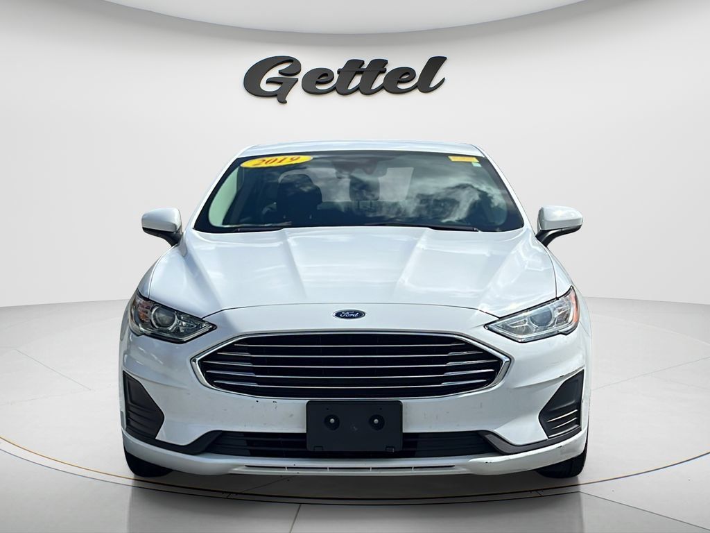Used 2019 Ford Fusion SE FWD image 2