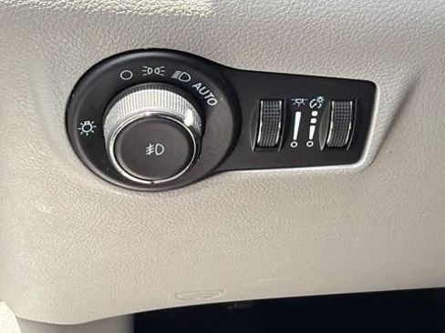 Used 2024 Jeep Compass Latitude AWD/4WD image 16